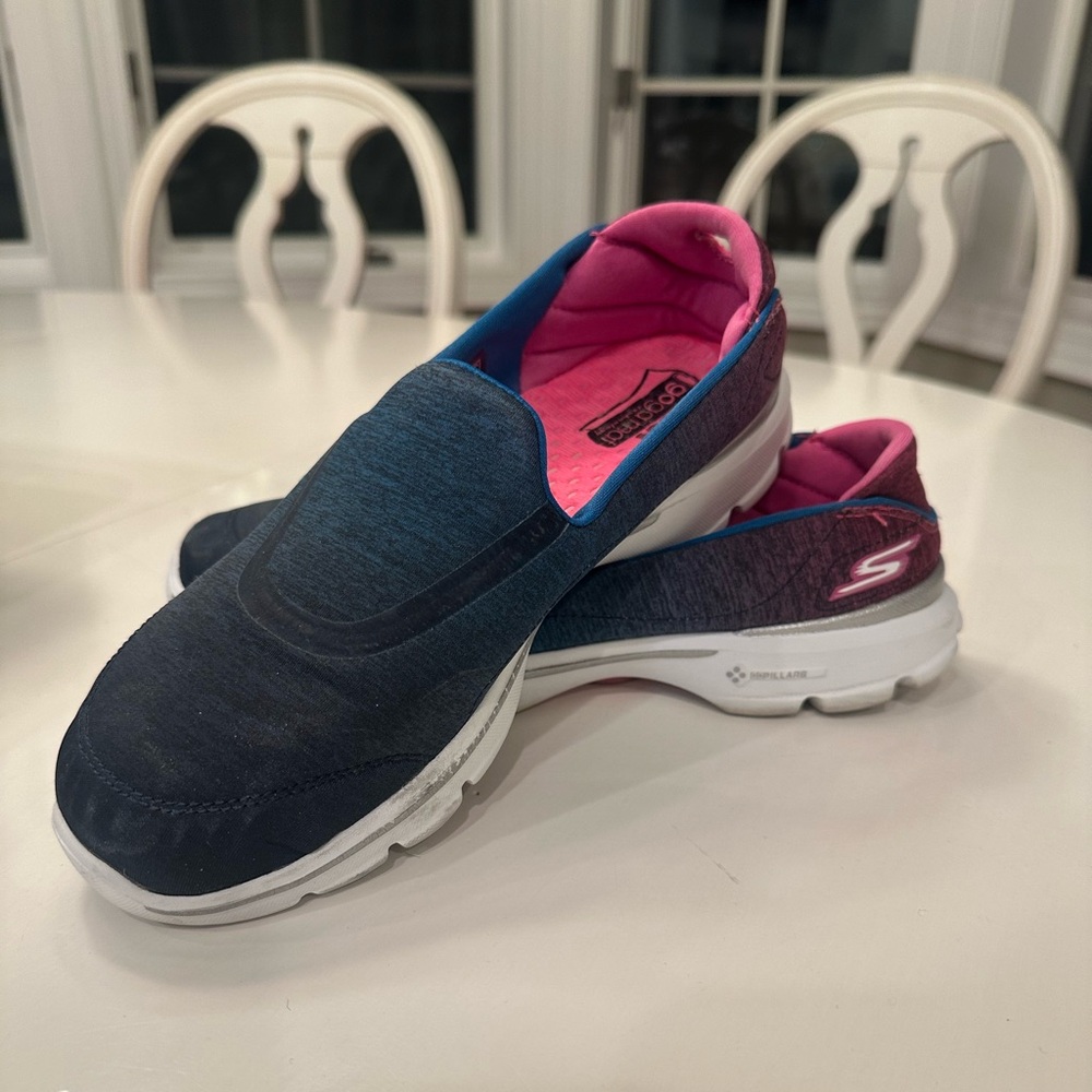 Skechers Goga Mat Walk Blue Ombré Memory Foam Slip-on Sneakers